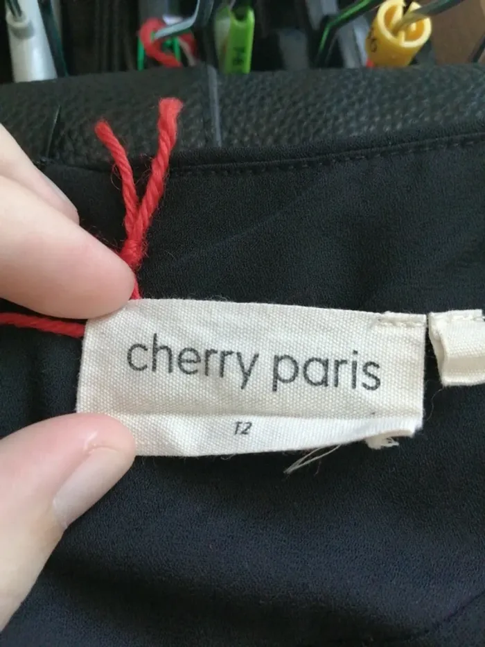 Robe noire cintrée à la taille manches longues col v / cherry paris / (M) - photo numéro 8
