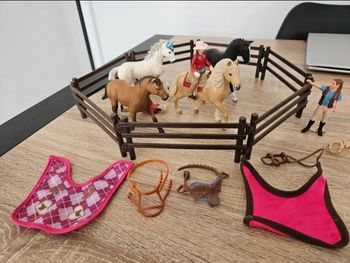 Lot 1 de 4 chevaux Schleich avec accessoires