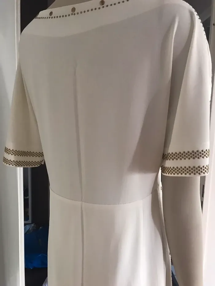 Robe blanc cassé et dorée neuve - photo numéro 4