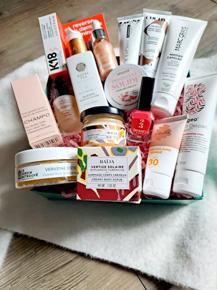 box maquillage et soins neufs. lot de produits dans un coffret 🎁 - photo numéro 7