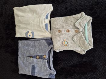 Lot 2 tee-shirts et 1 polo manches longues