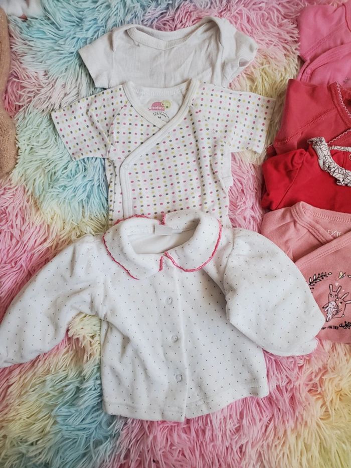 🌴 Gros lot bébé fille 1 mois body et gilet - photo numéro 2