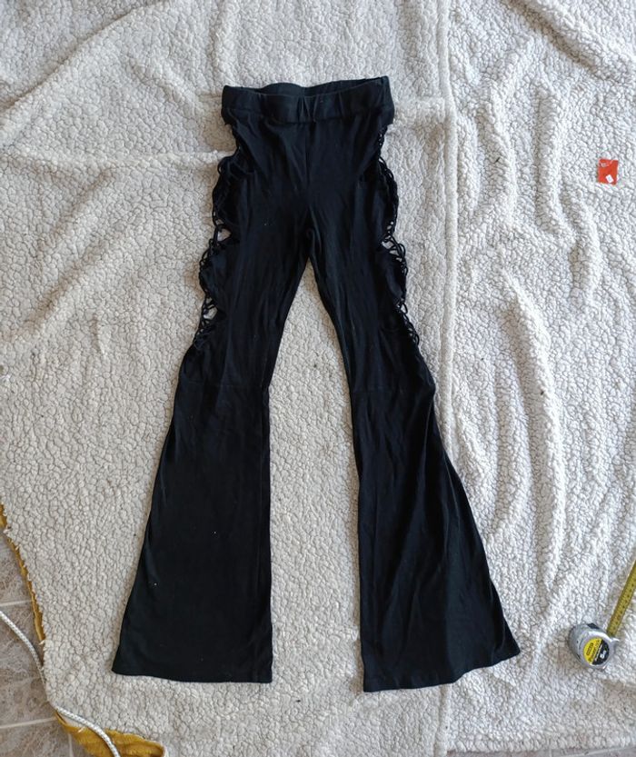 Pantalon noir lacé côtés fendu évasé festival