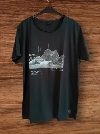 T-shirt noir graphique futuriste â Taille XXL đ