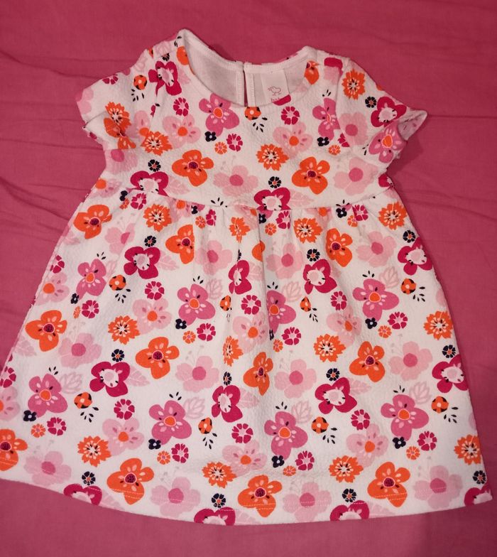 Lot 4  robes été 12 mois - photo numéro 2