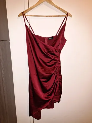 Magnifique robe bordeaux 🔥