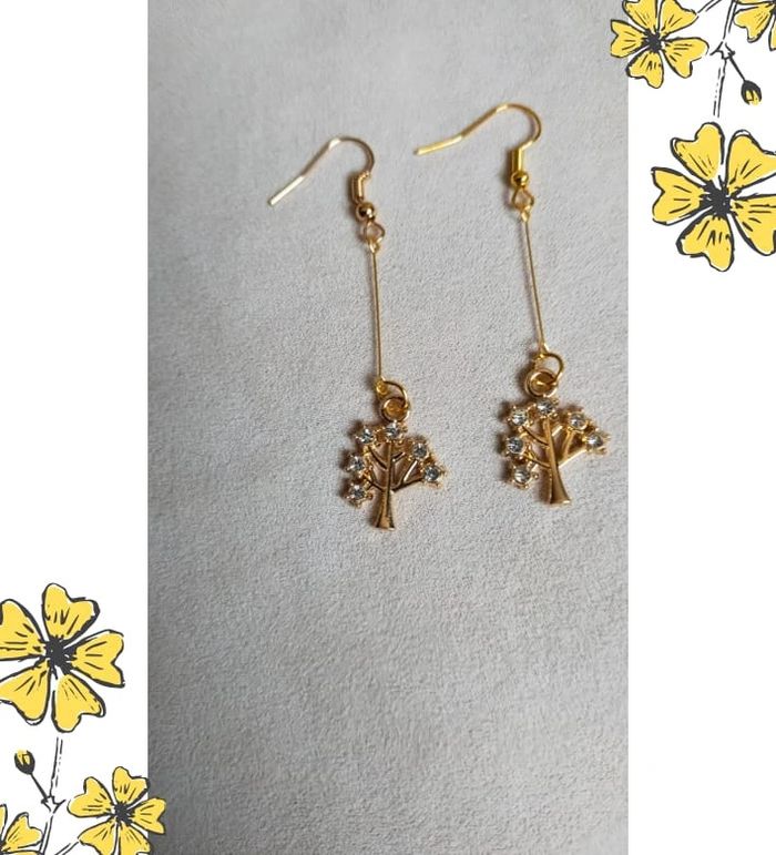 Boucles d'oreilles pendantes dorées – Arbre de vie scintillant - photo numéro 5