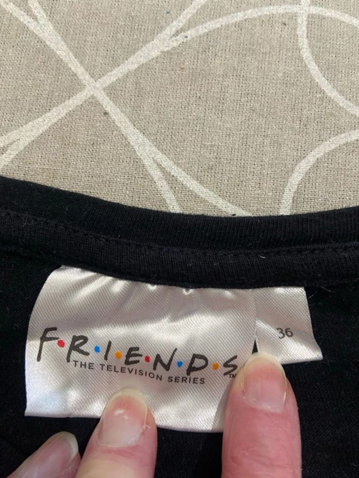 Teeshirt friends noir - photo numéro 3