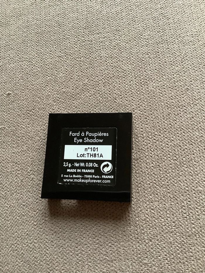 Fard à paupières Make up for Ever NEUF 101  jaune pastel irisée - photo numéro 2
