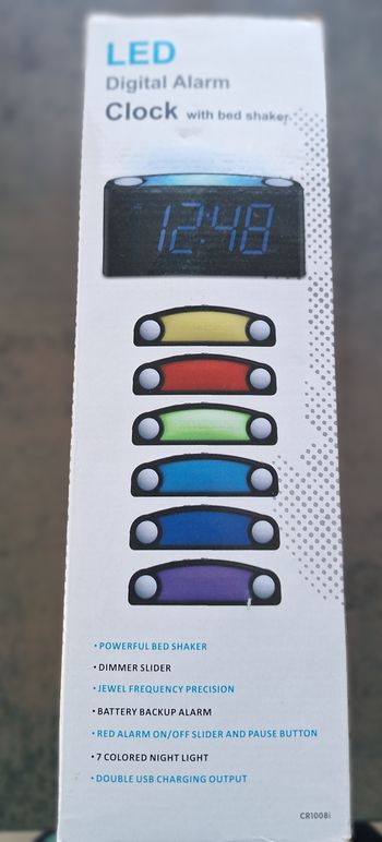 Réveil NEUF avec différentes lumières 