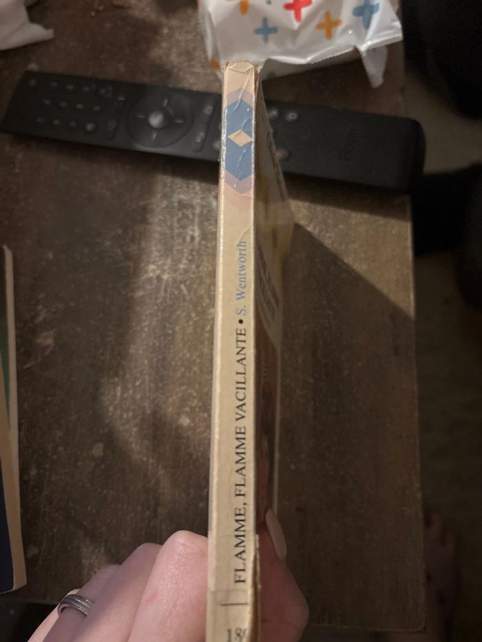 Livre de poche flamme, flamme vacillante - photo numéro 2