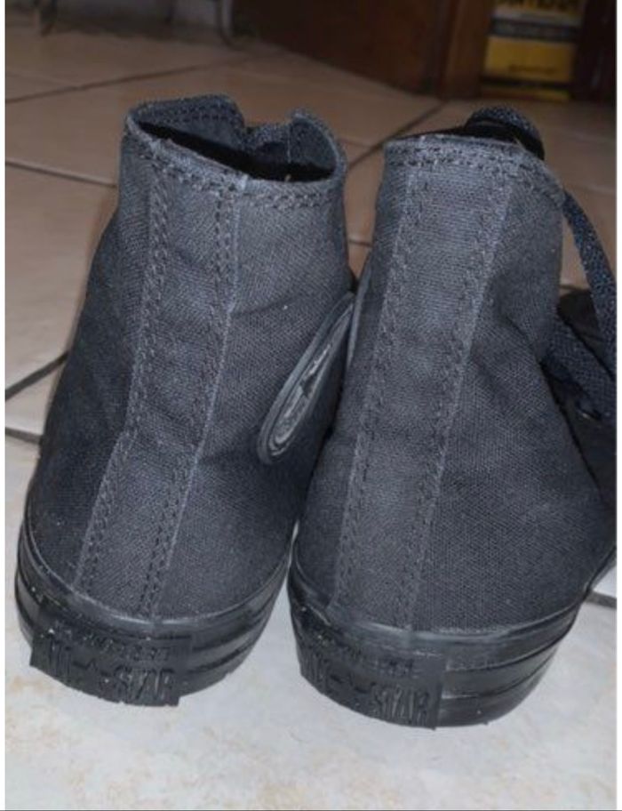 Converses noires - photo numéro 2