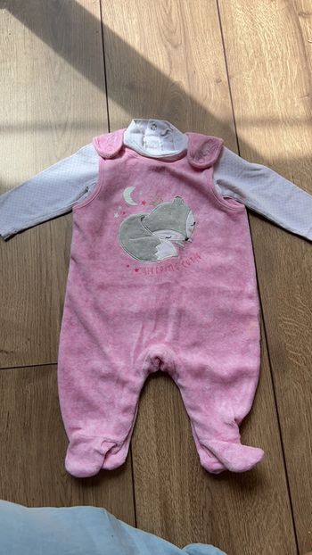 Salopette et t-shirt