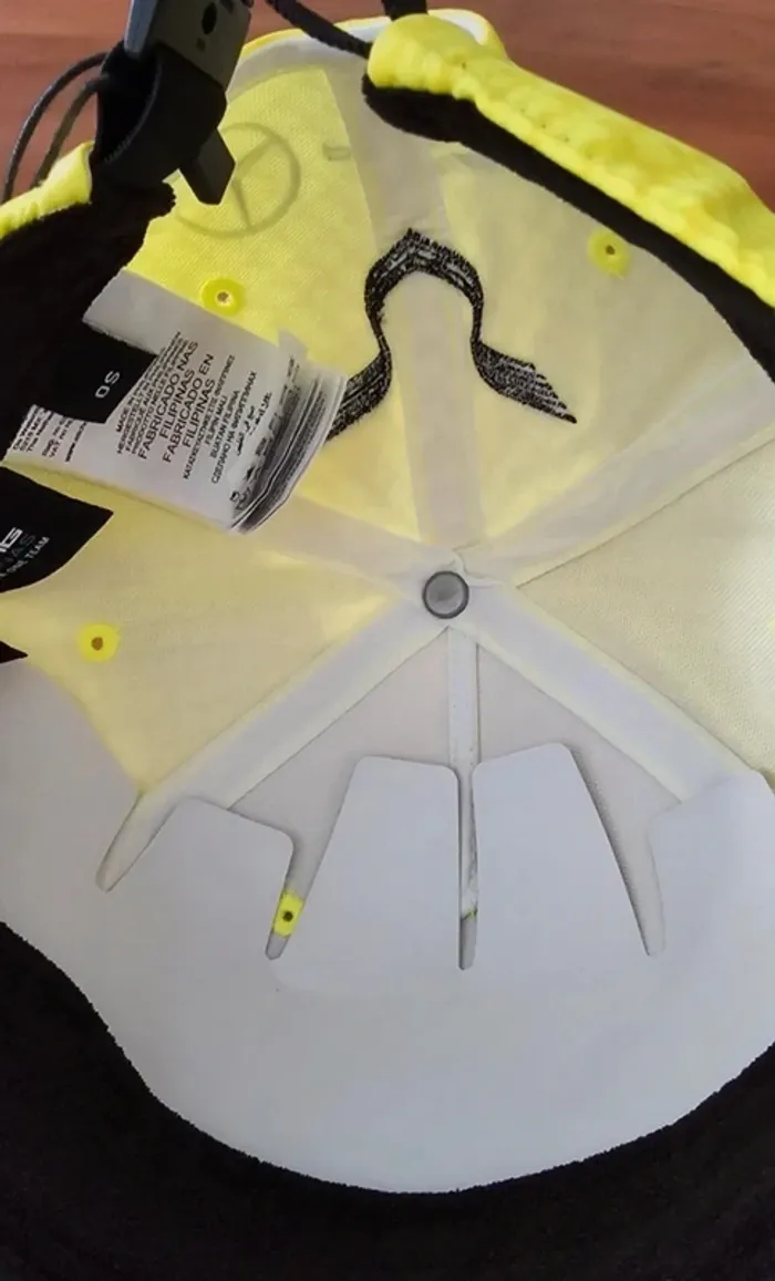 Casquette Mercedes AMG Gran Turismo – Jaune fluo – Neuve avec étiquette - photo numéro 5