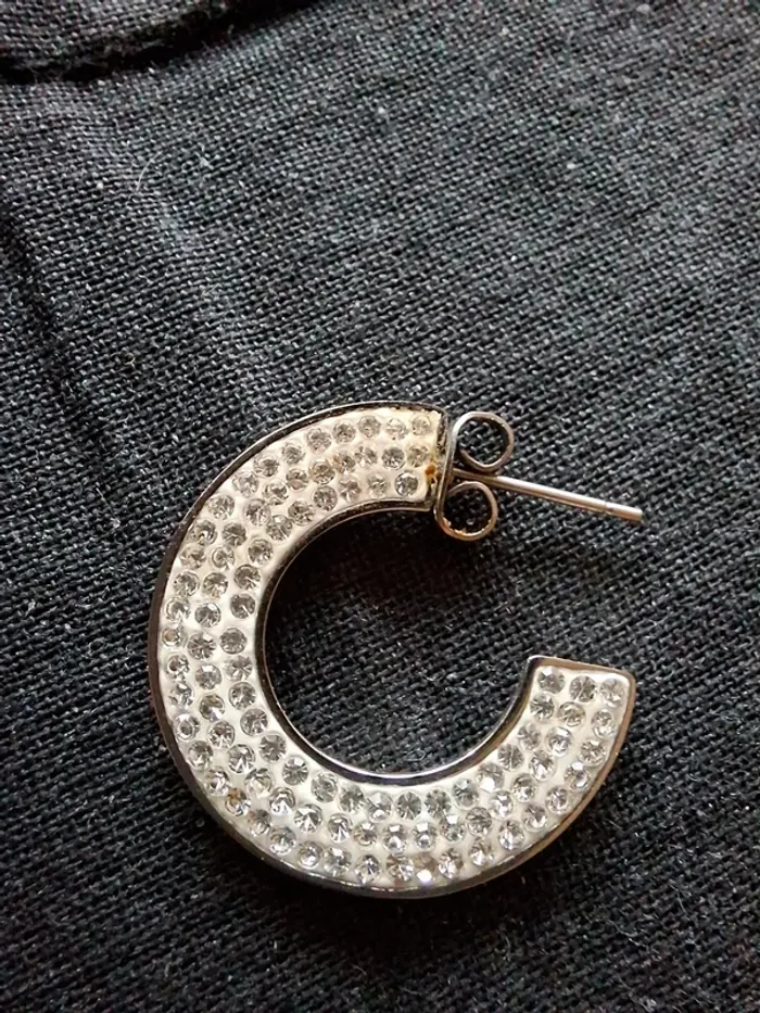 Boucles d'oreilles Victoria créoles épaisses serties de strass - photo numéro 2
