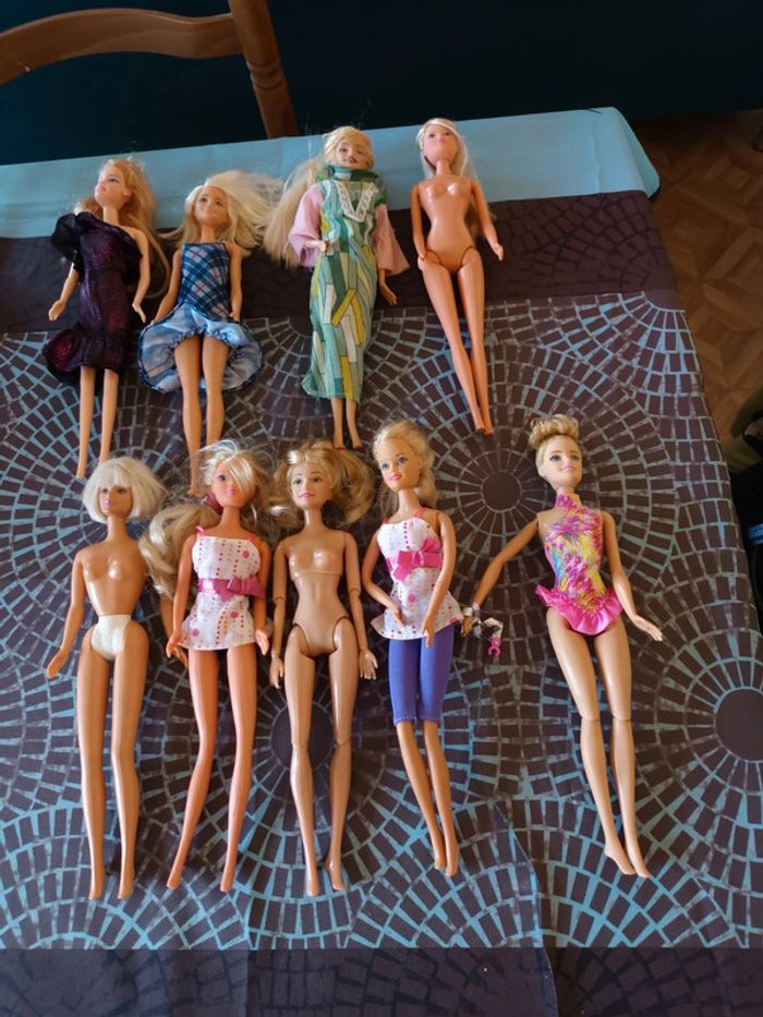 Lot de 8 barbies