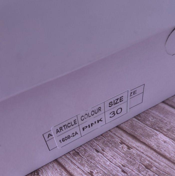 Baskets roses pailletées motifs cœurs - Taille 30 - Neuves - photo numéro 7