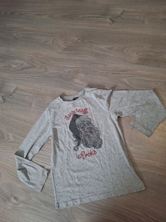 Haut gris père Noël garçon kiabi 8 ans