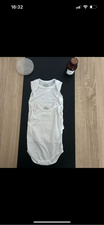 Lot 2 bodies sans manche