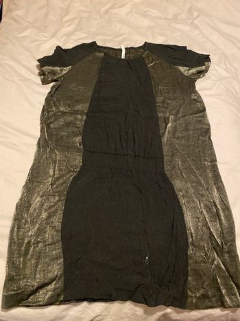 Robe courte noir et brillante de soirée