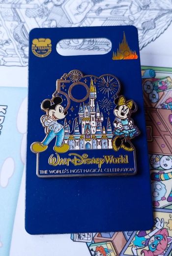Pins spécial 50 ans walt disney world très rare