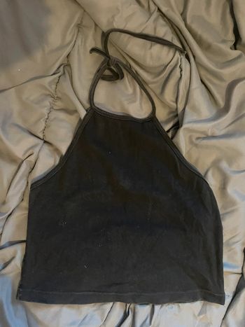 Crop top noir dos nu tendance – basique incontournable, petit prix