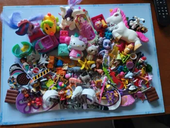 Lot de petits jouets