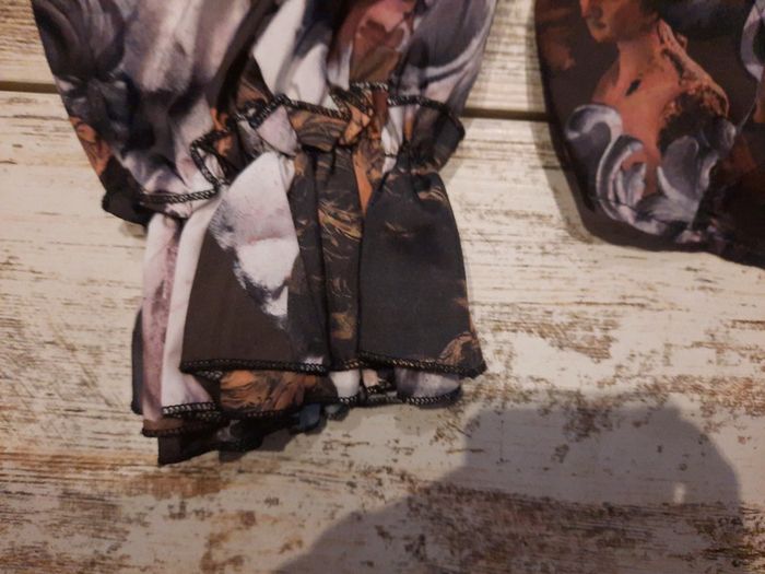 Haut style gothique prettylitlething - photo numéro 3