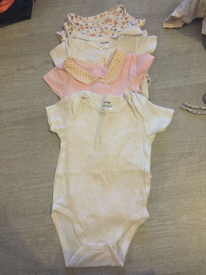 Lot de bodies - photo numéro 4