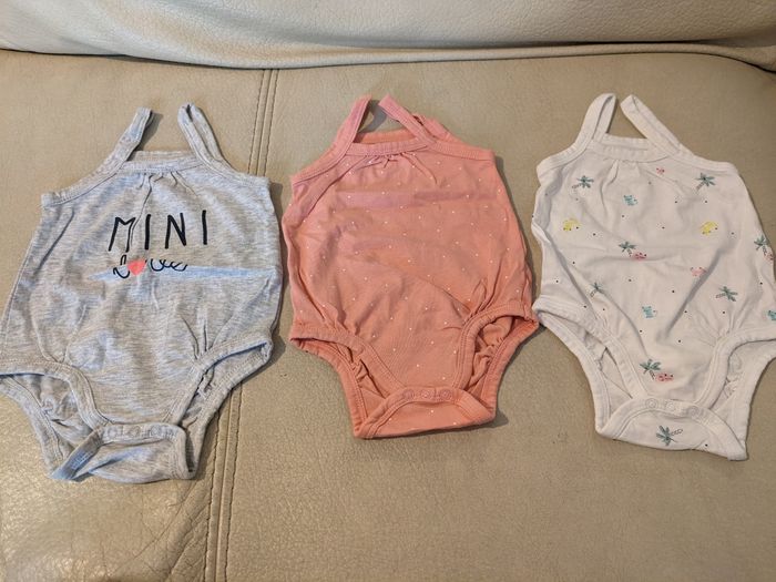 Lot 3 bodies sans manches