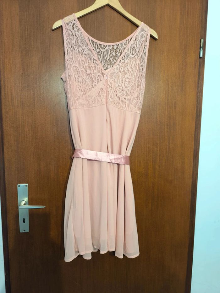 Robe rose bonbon sans manche avec dentelle - photo numéro 3