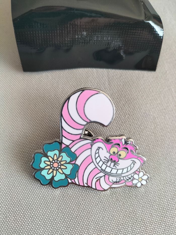 🩷 Pin's mystère le Chat de Cheshire - Alice aux pays des merveilles - Disney - Neuf 🩷 - photo numéro 2
