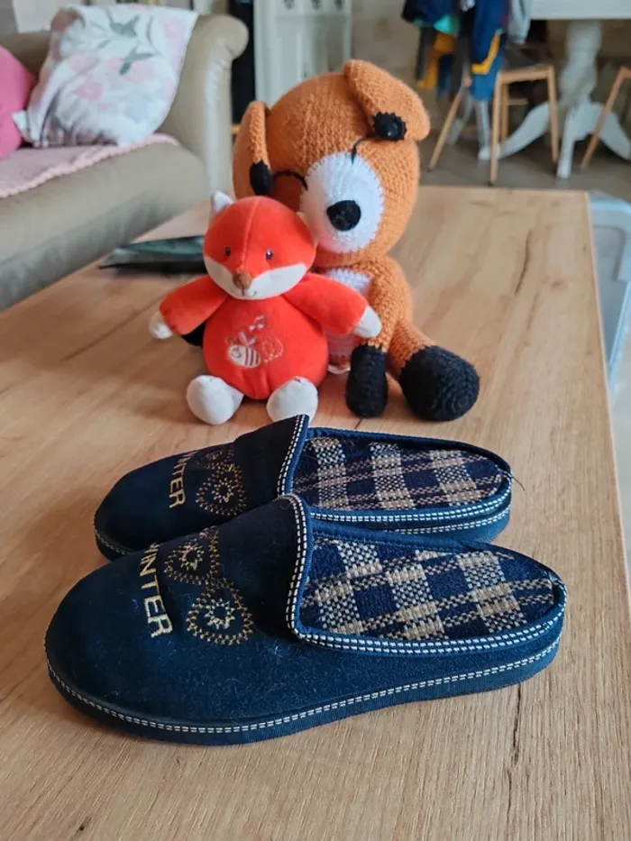 Chaussons garçon tbe qualité bleus 35 - photo numéro 4