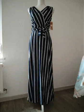 Robe longue à rayures sans manches bleu marine