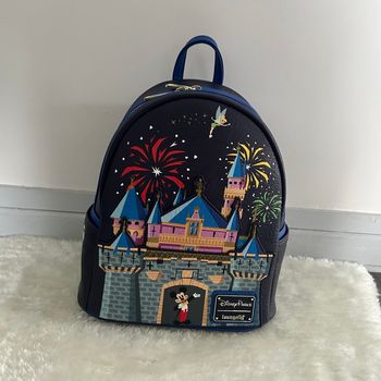 Sac à dos Loungefly Disney ressort usa