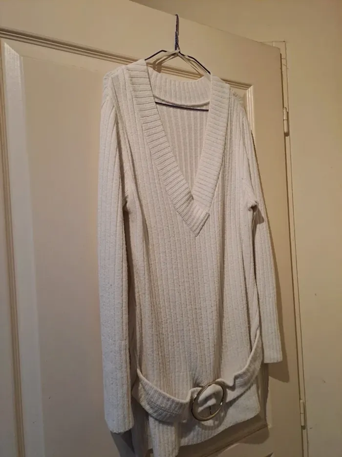 Pull blanc avec boucle devant - Sans marque - Taille 40 - Bon état. - photo numéro 3