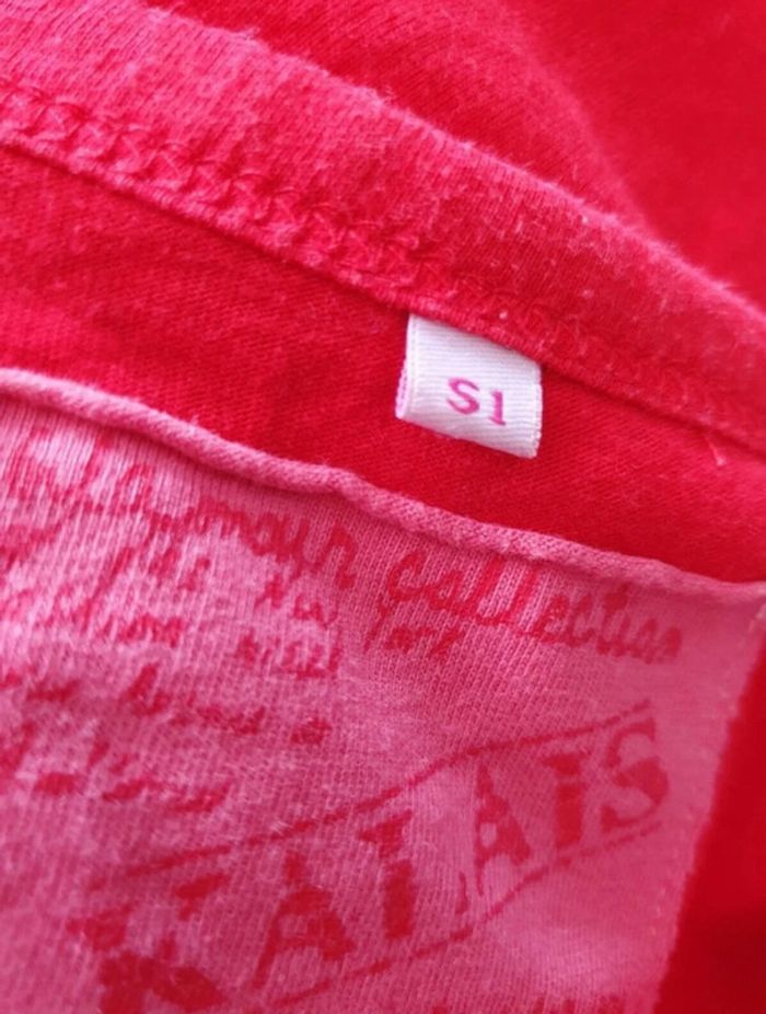 Beau T-shirt rouge marque Kalais taille 38/40. - photo numéro 5