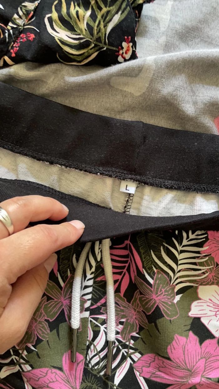 Short femme fleuri - photo numéro 3