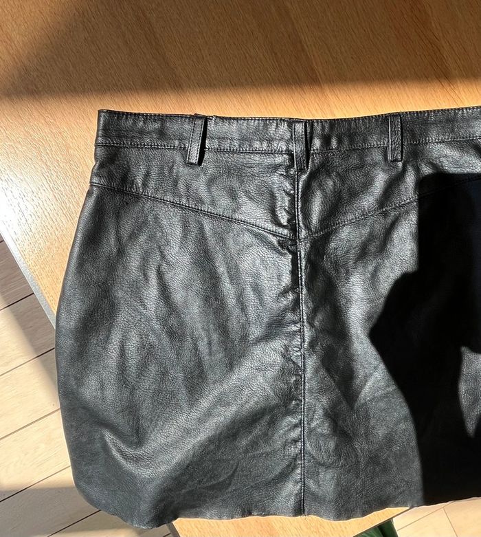 Mini jupe simili cuir Pull & Bear - photo numéro 15