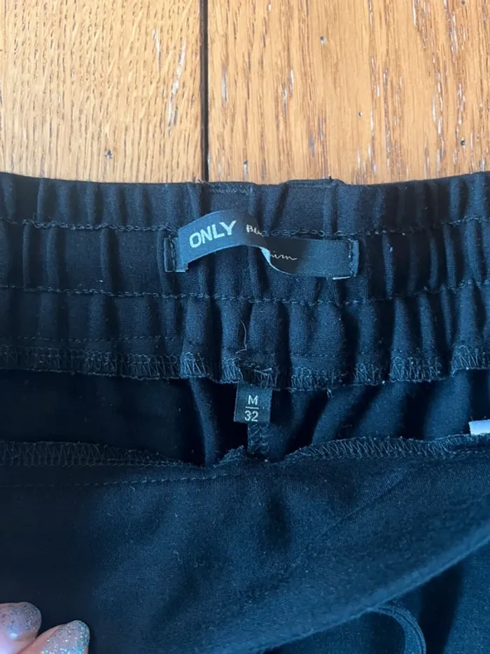 Pantalon noir - photo numéro 3