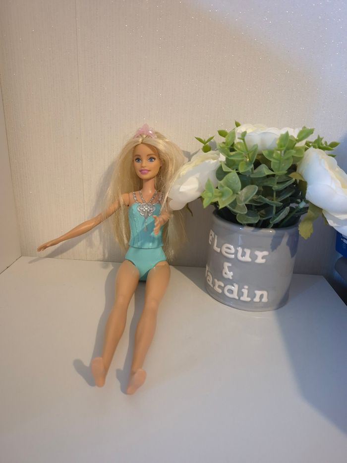 Jolie poupée Barbie ballerine / princesse bustier sculpté bleu turquoise