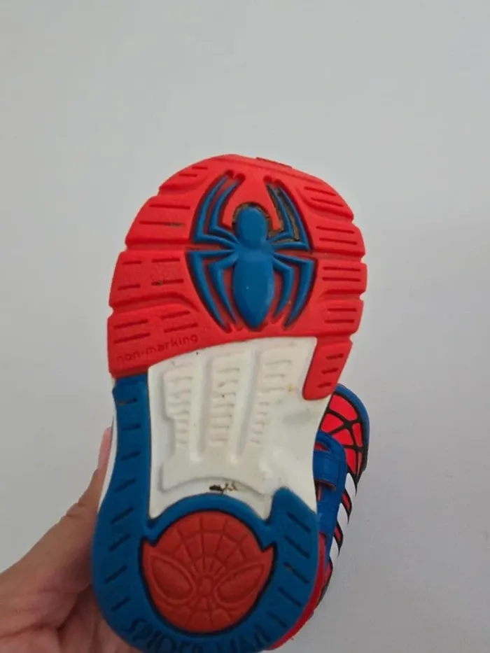 Basket adidas spiderman - photo numéro 4