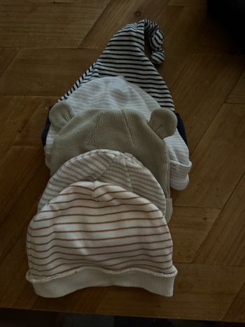 Lot de bonnets