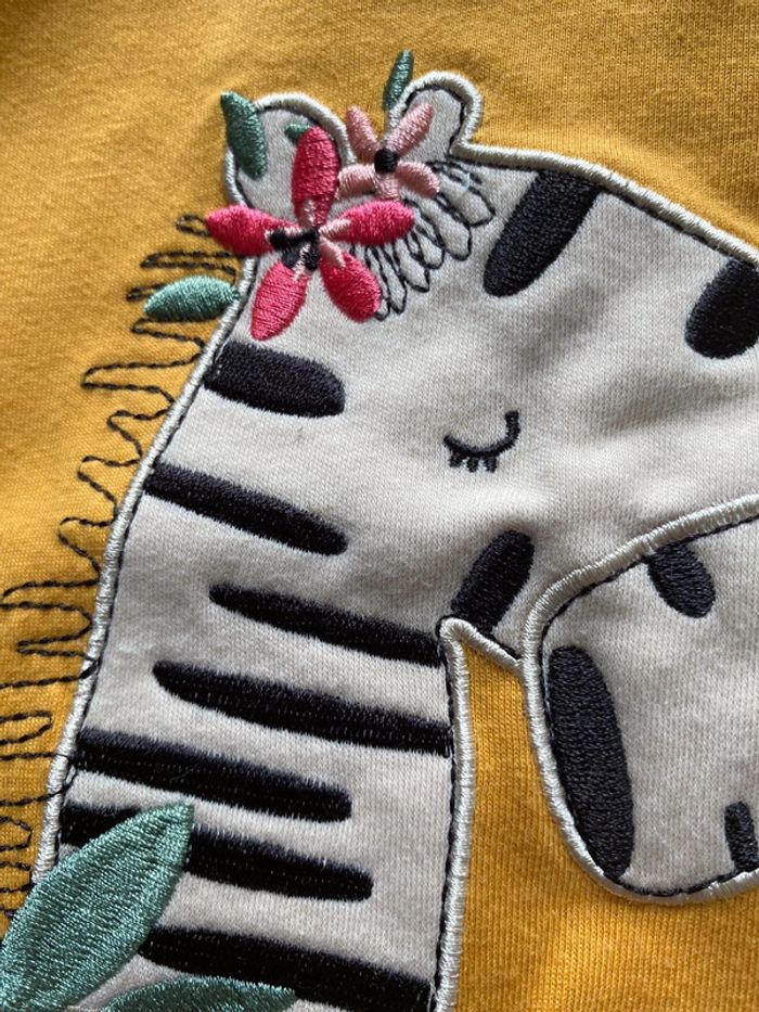 Tee-shirt 12 mois neuf - photo numéro 3