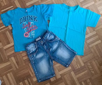 Ensemble short et 2 tee shirt 8ans