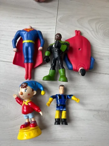 5 Figurines super héros