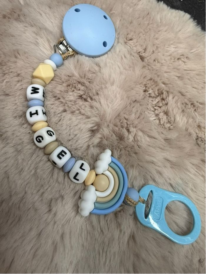 Attache tétine arc en ciel