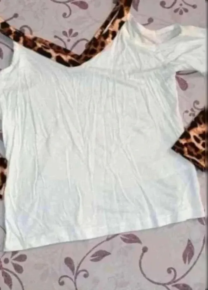 Tee shirt  shein  8  ans très bon état