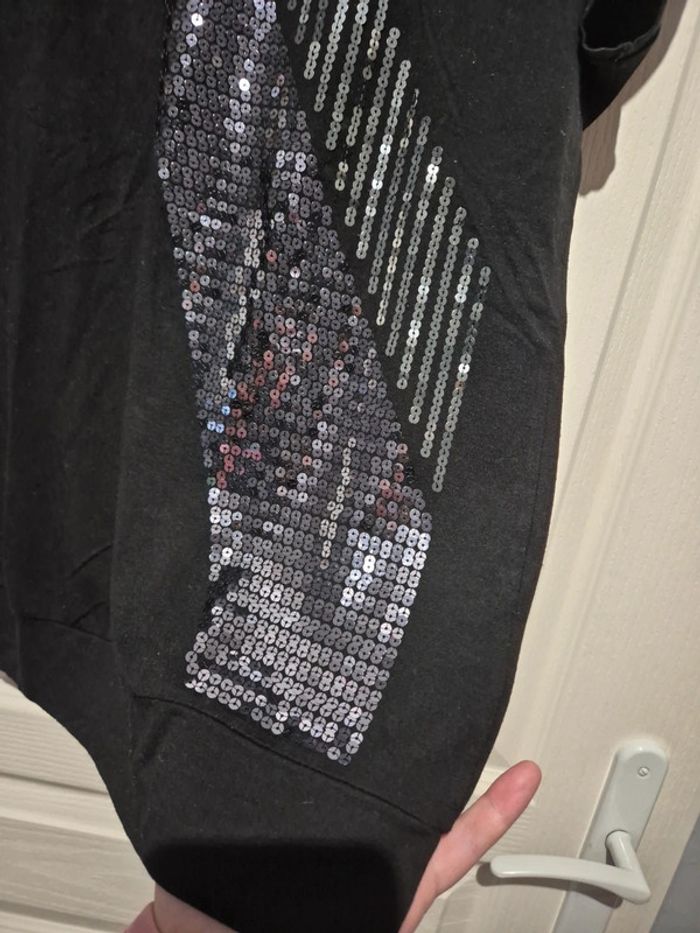Tee shirt noir brillant à sequins - photo numéro 2