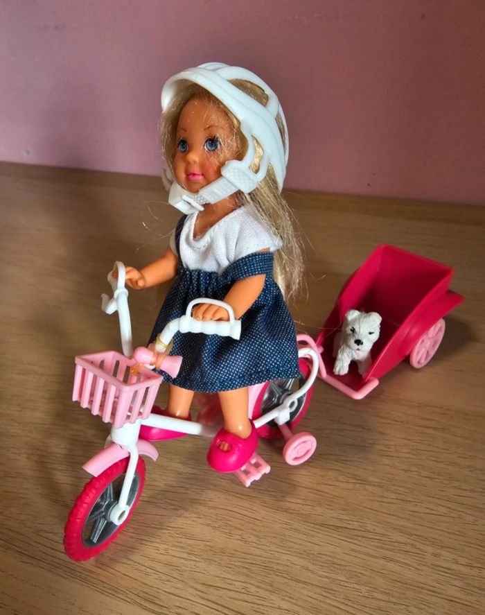 Poupée Evi love en vélo avec son chien - photo numéro 2